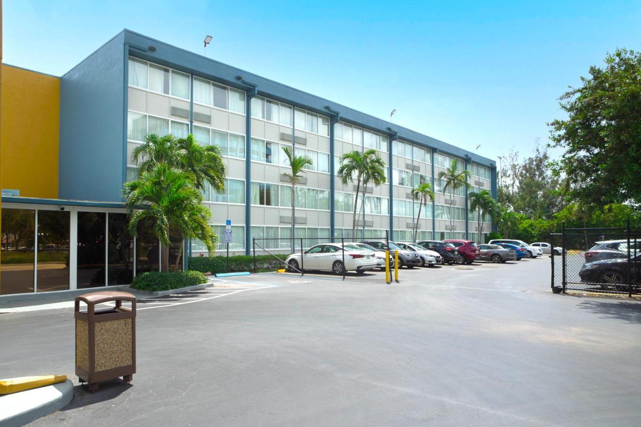 Envision Hotel Miami International Airport Medley Exterior photo